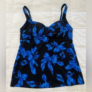 Lands’ End Tankini Swimsuit Top Size 8 Underwire Adjustable Straps Blue Floral